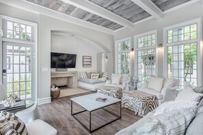 Smart TV, fireplace, stereo