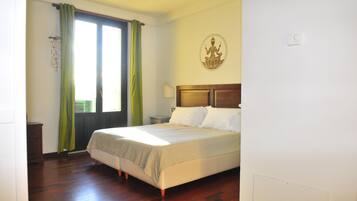 Apartment | 3 bedrooms, cots/infant beds, free WiFi, bed sheets