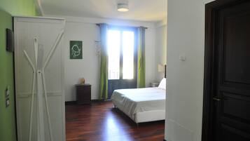 Apartment | 3 bedrooms, cribs/infant beds, free WiFi, bed sheets