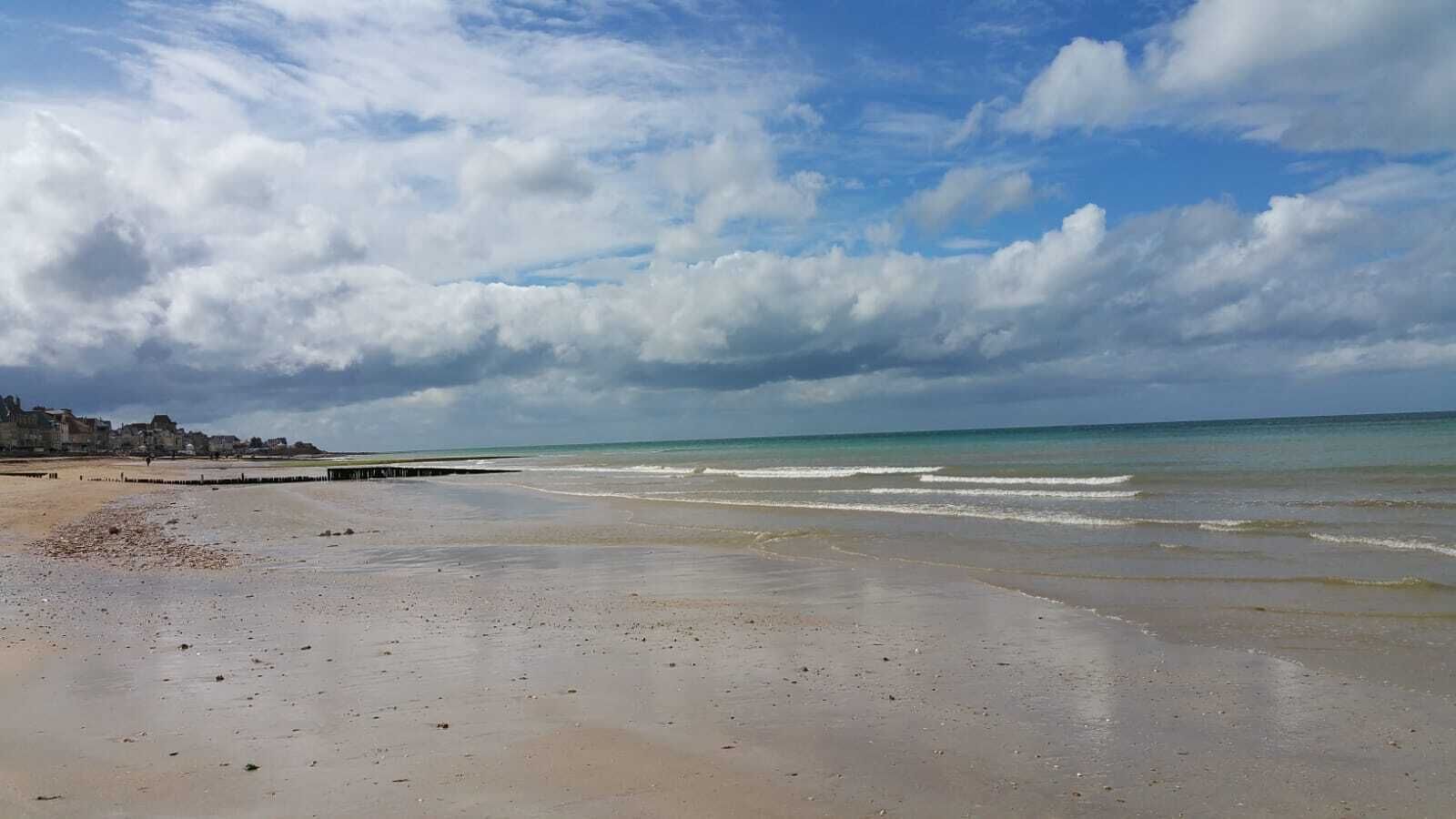 Sulla spiaggia, lettini da mare