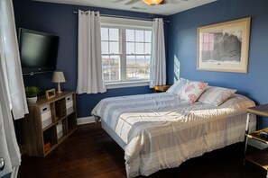 6 bedrooms, desk, iron/ironing board, travel crib - Gorgeous pano views, Beach Front Access and hot tub! Your peaceful escape!  (Slaughter Beach)