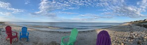 Plage, chaises longues, serviettes de plage