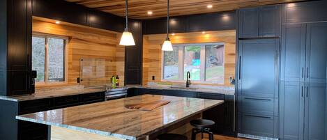 冰箱、微波炉、烤箱、炉灶