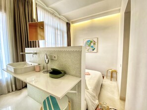 3 bedrooms, iron/ironing board, Internet, bed sheets - Tyche Apartment Barcelona (Barcelona)