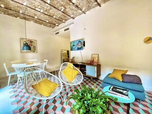 TV - Tyche Apartment Barcelona (Barcelona)