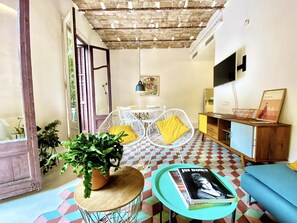 TV - Tyche Apartment Barcelona (Barcelona)
