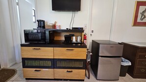 A compact kitchenette with a microwave, coffee maker, and a small refrigerator. - Great quiet and comfortable, South Central Lakeland location. (Lakeland)
