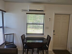 Dining - Great quiet and comfortable, South Central Lakeland location. (Lakeland)