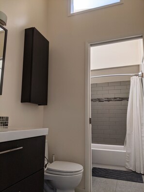 Combined shower/bathtub, hair dryer, towels, soap