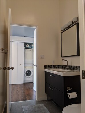 Combined shower/bathtub, hair dryer, towels, soap