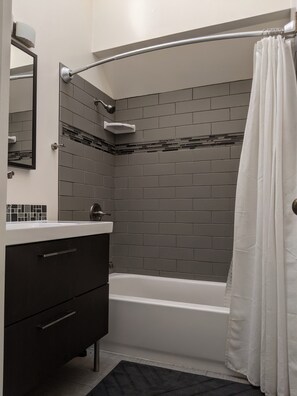 Combined shower/bathtub, hair dryer, towels, soap