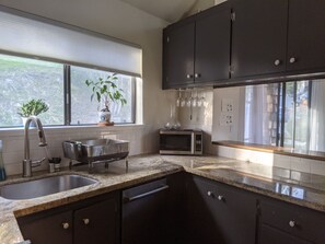 Geladeira, micro-ondas, fogão, cooktop