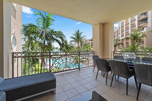 Outdoor dining - Beautiful Residence steps away from 7Mile Beach, Located at The Ritz-Carlton (Seven Mile Beach)
