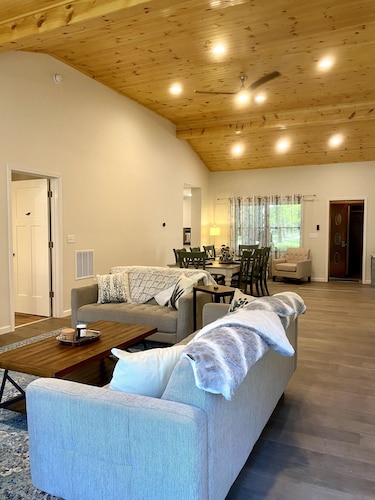 Relax in our large 4b/2b ranch w/hot tub,firepit, game room, sleeps 11, pets ok