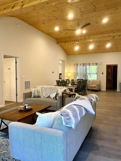 Relax in our large 4b/2b ranch w/hot tub,firepit, game room, sleeps 11, pets ok