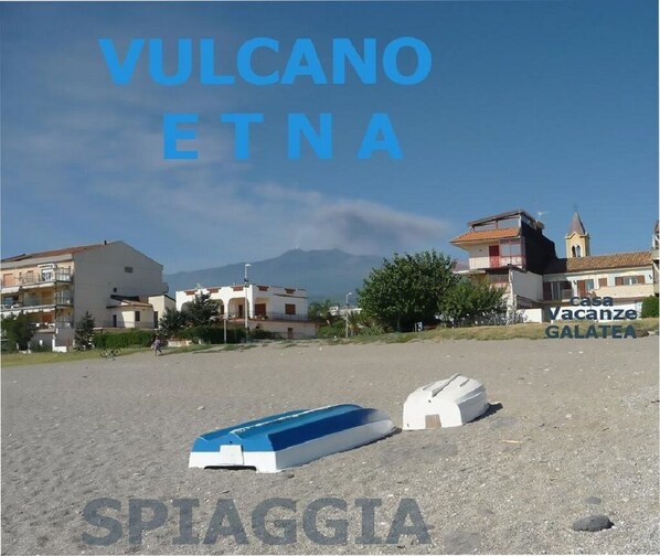 In Strandnähe, Liegestühle, Strandtücher