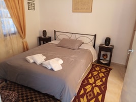House | 1 bedroom, iron/ironing board, travel crib, free WiFi