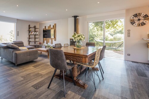 Les Oies de Julia, renovated home in the Dordogne with private pool and terraces