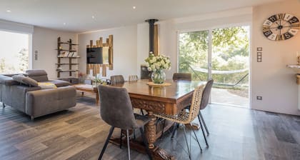 Les Oies de Julia, renovated home in the Dordogne with private pool and terraces