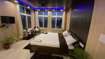 3 chambres, fer et planche à repasser, Wi-Fi, draps fournis