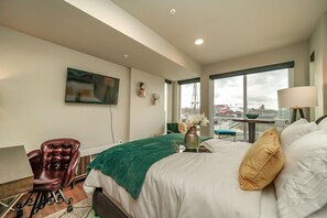 1 bedroom, desk, iron/ironing board, free WiFi - Live + Work + Stay + Views | Studio in Seattle Amazonland (Seattle)