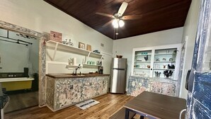 A kitchen with wooden flooring, a stainless steel refrigerator, and a ceiling fan. - Pet friendly 1bd/1b unit with full kitchen and dining area (Gainesville)