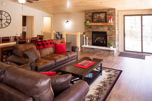 4Br 2Ba Newly Renovated Cabin on Chippewa Flowage with New Dock! 