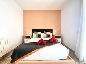 2 bedrooms, iron/ironing board, Internet, bed sheets