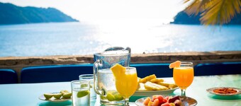 Beautiful Villa Aldila with Direct Beach Access in Acapulco