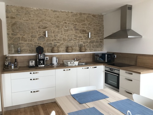 Duplex centre ville 120m2 .Face à la cathédrale de Saint Pol de Leon .