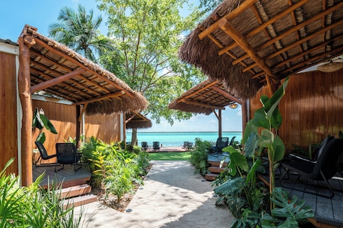 Casa Aakal Lagoon Front