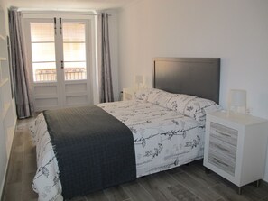 3 chambres, fer et planche à repasser, Wi-Fi gratuit, draps fournis