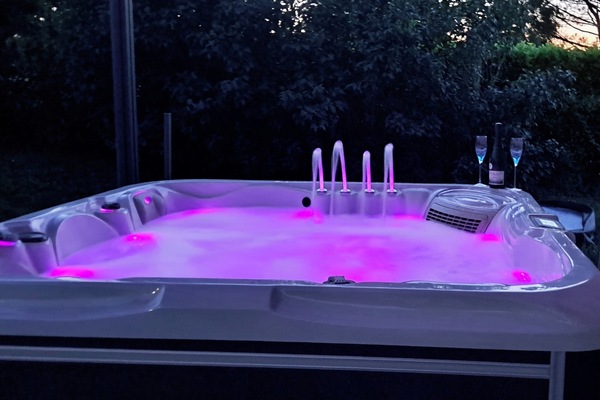 Bain à remous extérieur