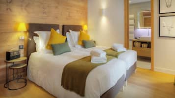 5 bedrooms, iron/ironing board, WiFi, bed sheets