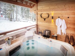 Outdoor spa tub - Chalet Riparian - ski-in ski-out holiday La Clusaz 12p, spa - OVO Network (La Clusaz)