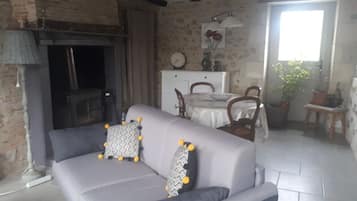 TV, fireplace, DVD player