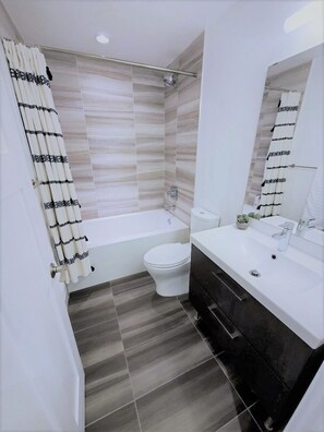 Combined shower/bathtub, hair dryer, towels, soap