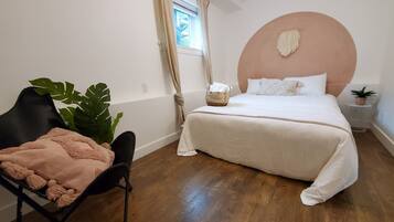 2 bedrooms, desk, iron/ironing board, travel crib