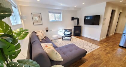 ❤ 2 BEDROOM Charmer -- Minutes to downtown -- FREE Parking