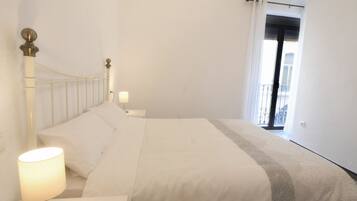 3 slaapkamers, een strijkplank/strijkijzer, gratis wifi, beddengoed