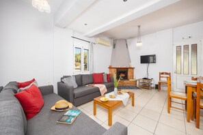 Fireplace, DVD player - Villa Dimitris - Three Bedroom Villa, Sleeps 6 (Apokoronos)