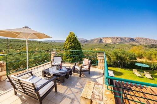 Villa Dimitris - Three Bedroom Villa, Sleeps 6