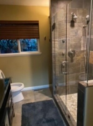 Combined shower/bathtub, towels, soap, toilet paper