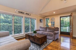 Smart TV, stereo, offices, computer monitors