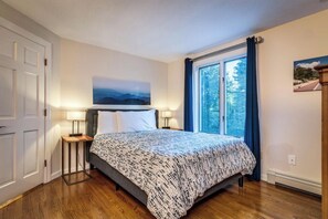 3 bedrooms, desk, iron/ironing board, WiFi