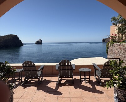 OCEANFRONT - Stunning, unobstructed views!