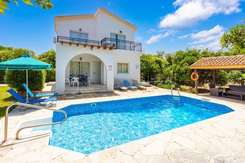 Sun Beach Villa - Two Bedroom Villa, Sleeps 6