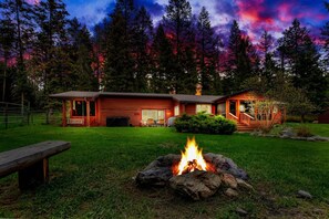 Property grounds - Newly updated custom cabin- private hot tub, game room, in serene rural setting (Whitefish)