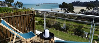 Exceptional sea view studio, direct from the beach.