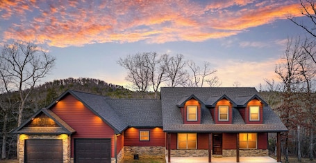 Exterior. Norfork Lake: Family Retreat